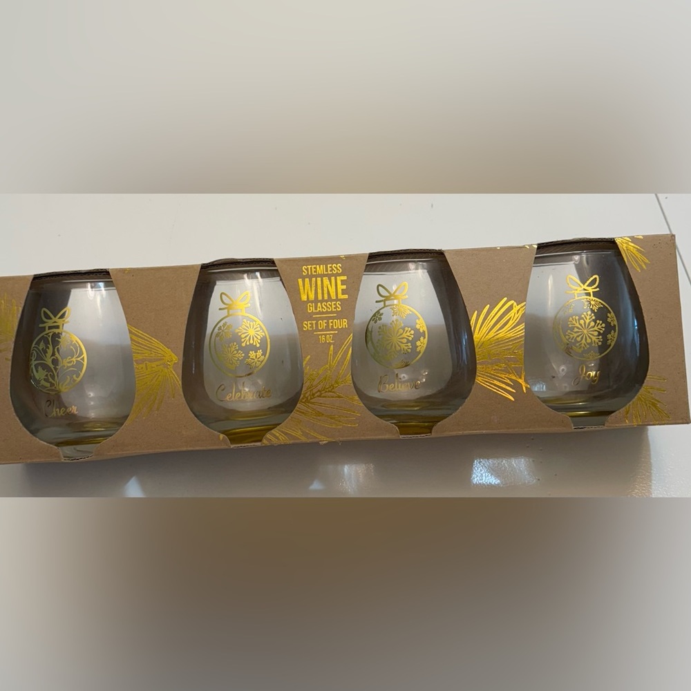 Set if 4 stemless wine glasses